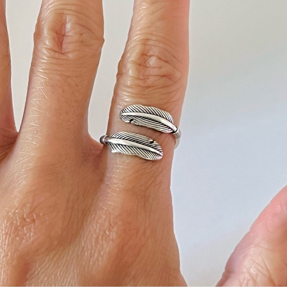 Sterling silver delicate two feather ring, silver feather ring, feather ring - Picture 11 of 11